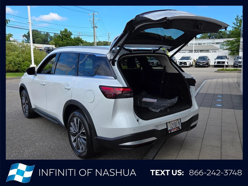 New 2027 RADIANT WHITE INFINITI Luxe AWD image 18