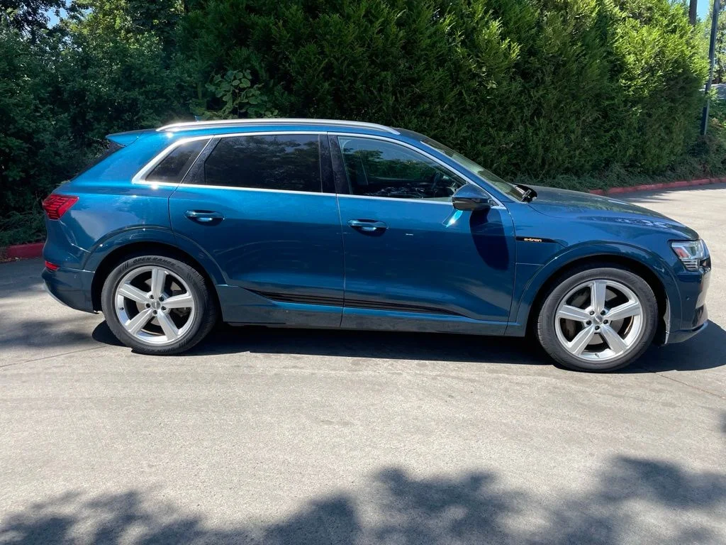 Used 2019 Galaxy Blue Metallic Audi Prestige image 3