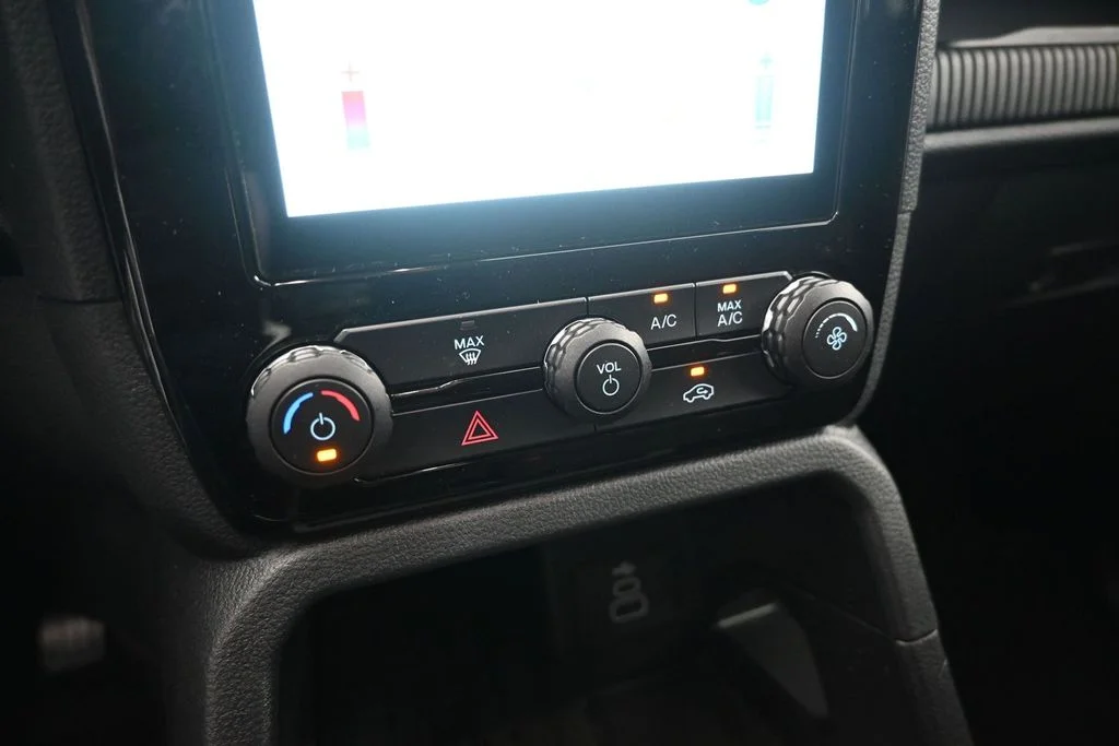 New 2026 Oxford White Ford XLT image 14