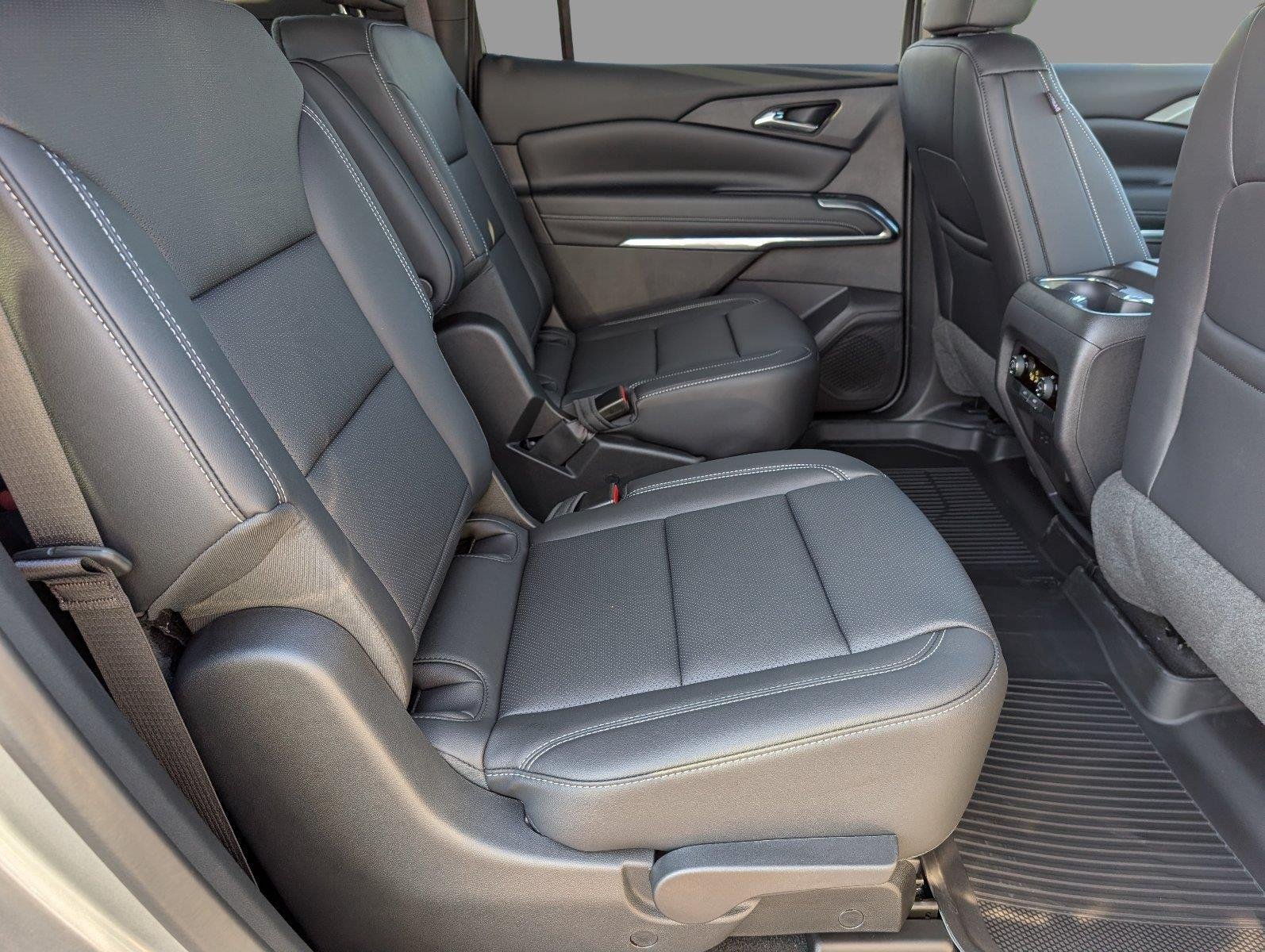 2027 Chevrolet Traverse LT - Photo 38