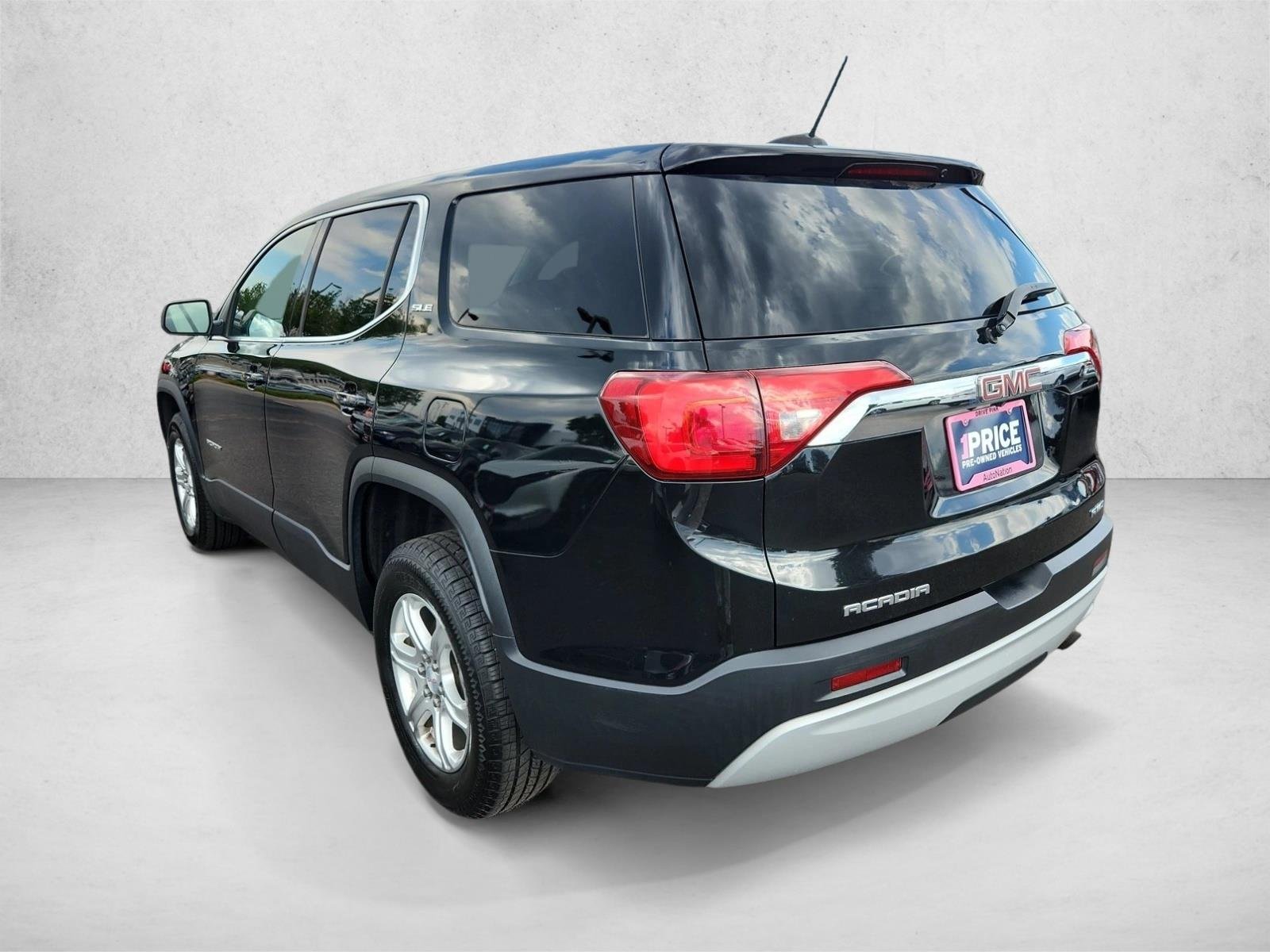 Used 2019 Ebony Twilight Metallic GMC SLE image 3