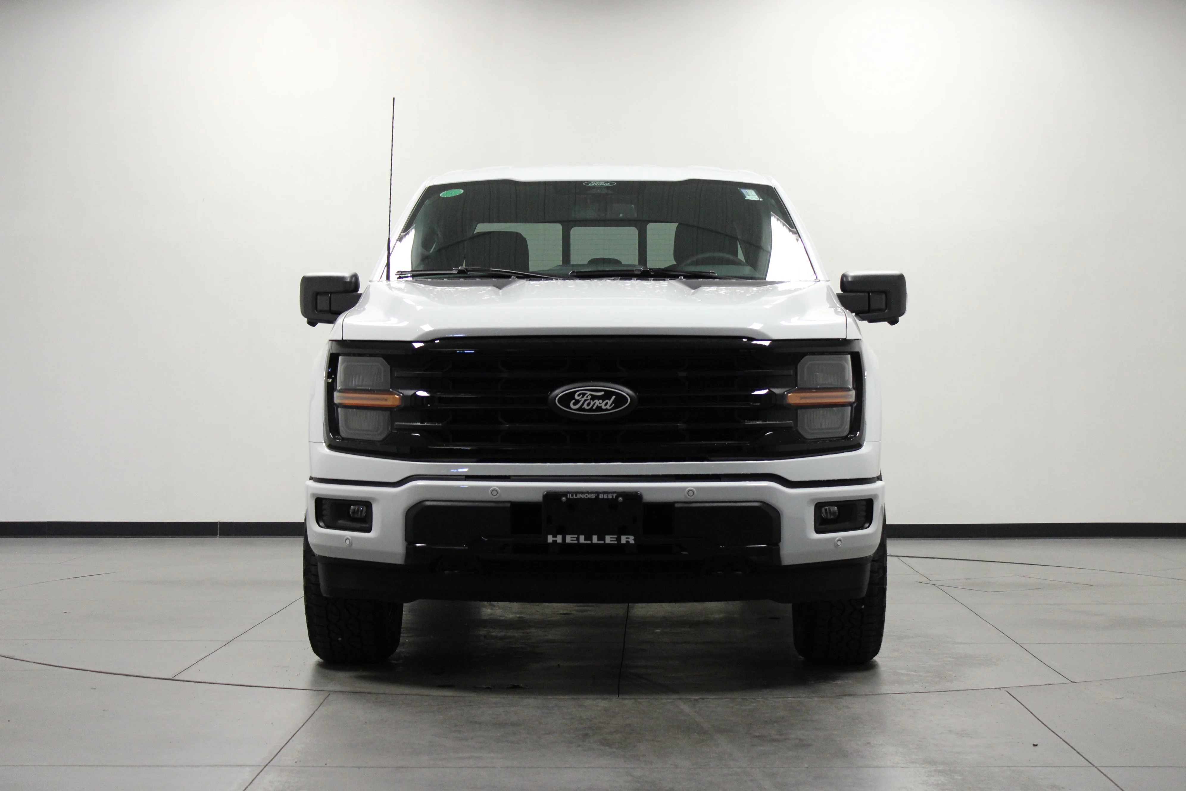 New 2026 Oxford White Ford XLT image 9