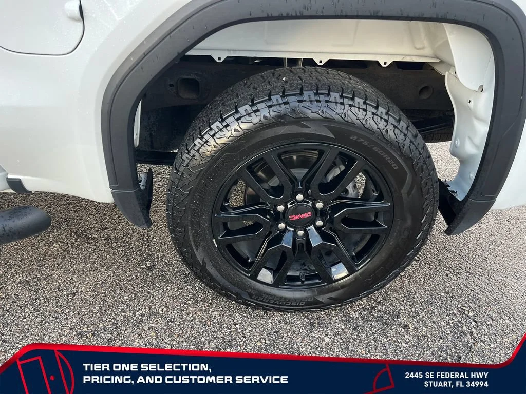 Used 2024 Summit White GMC Elevation image 9
