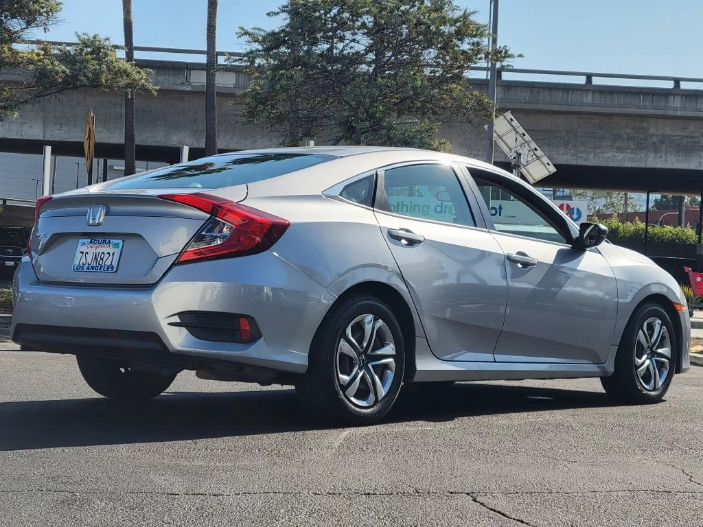 Used 2016 Lunar Silver Metallic Honda LX image 4
