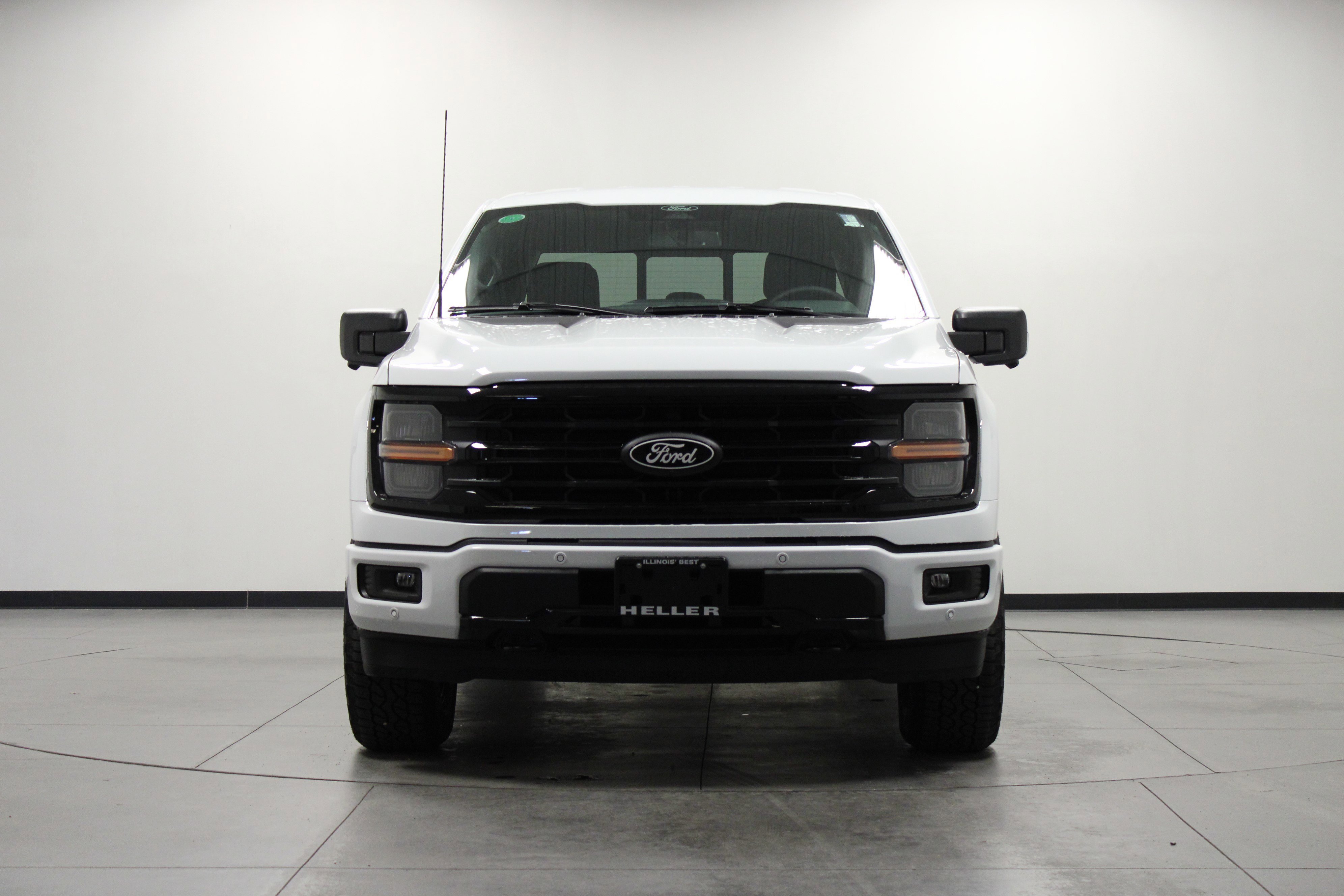 New 2026 Oxford White Ford XLT image 9