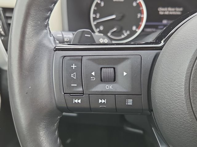Used 2021 Pearl White Nissan SL image 19