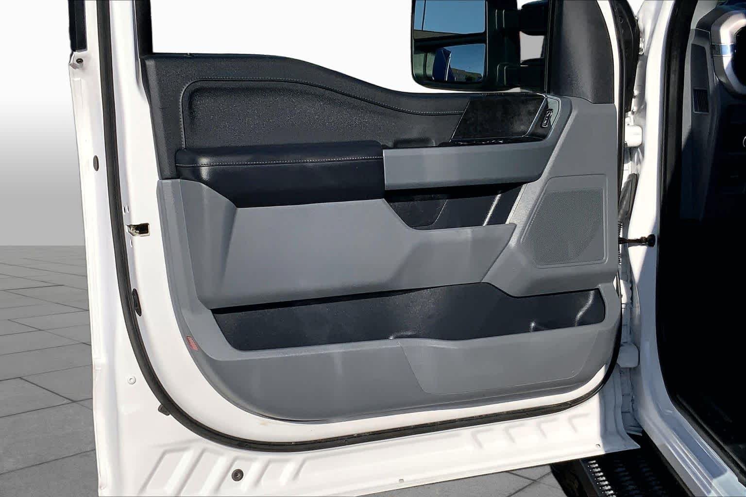 Used 2023 Oxford White Ford XLT image 22