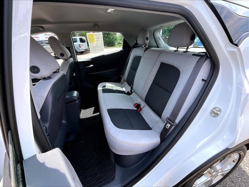 Used 2017 White Chevrolet LT image 15