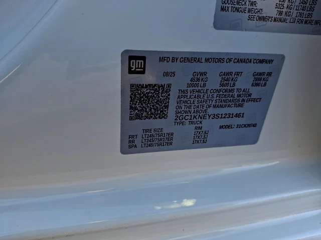 Used 2025 White Chevrolet LT image 27