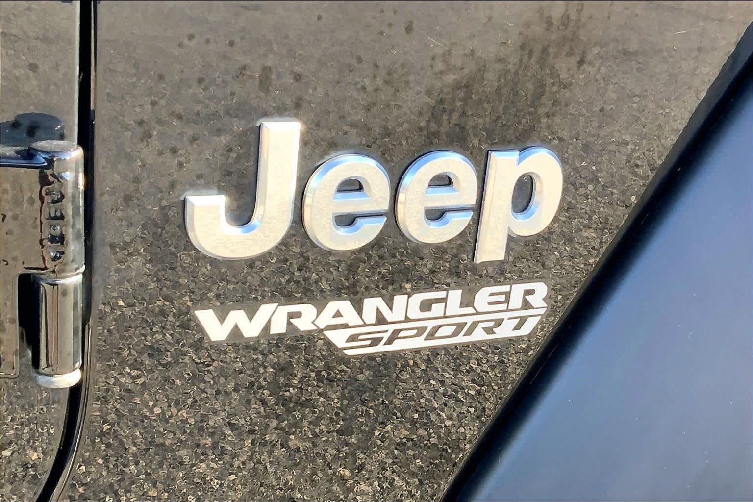 Used 2019 Black Clearcoat Jeep Sport S image 7