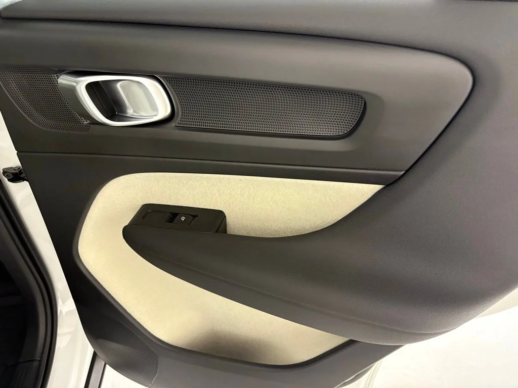 2026 Volvo XC40 Ultra - Photo 39
