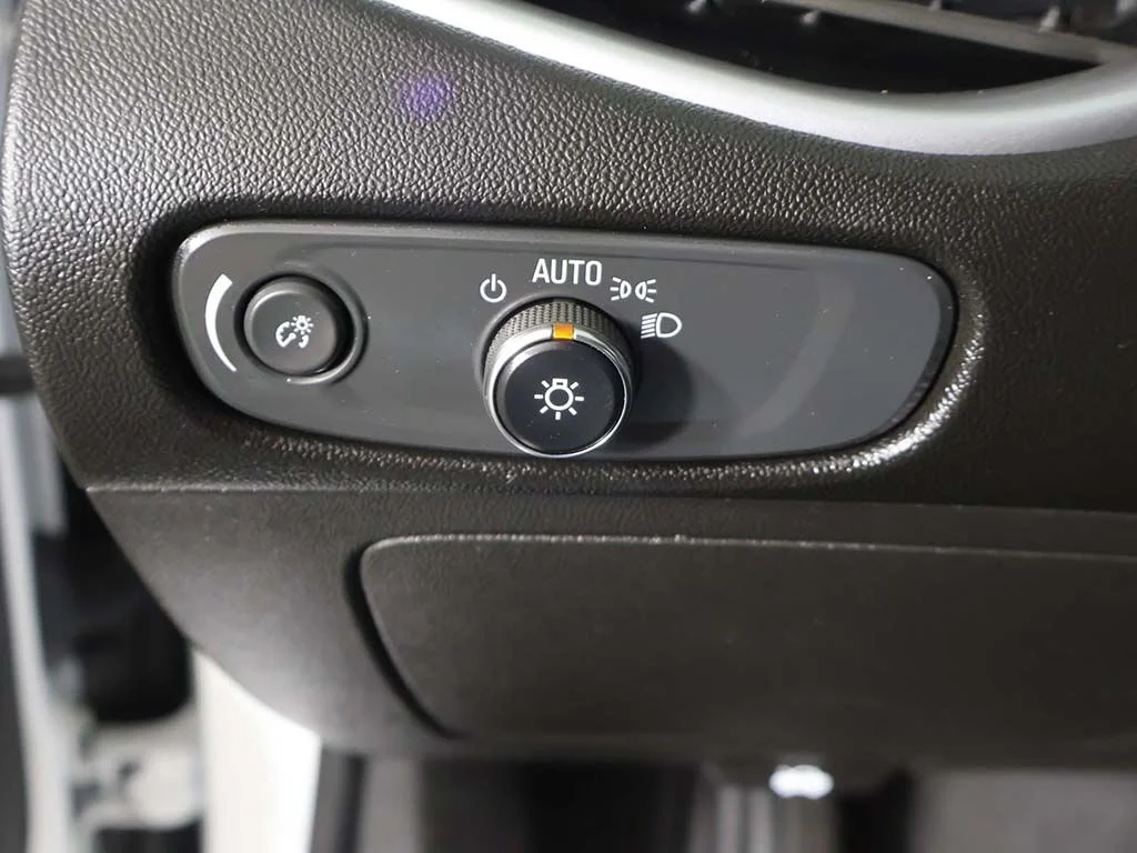 Used 2023 White Chevrolet LT image 31