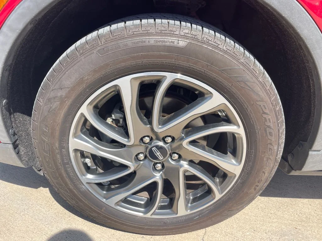 Used 2021 Red Lincoln Standard image 27