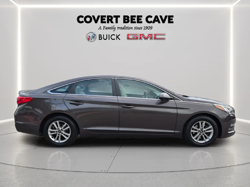 Used 2015 Brown Hyundai SE image 11