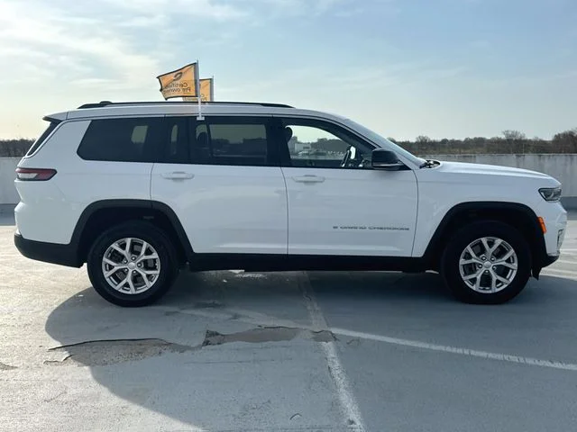 Used 2023 White Jeep Limited image 9