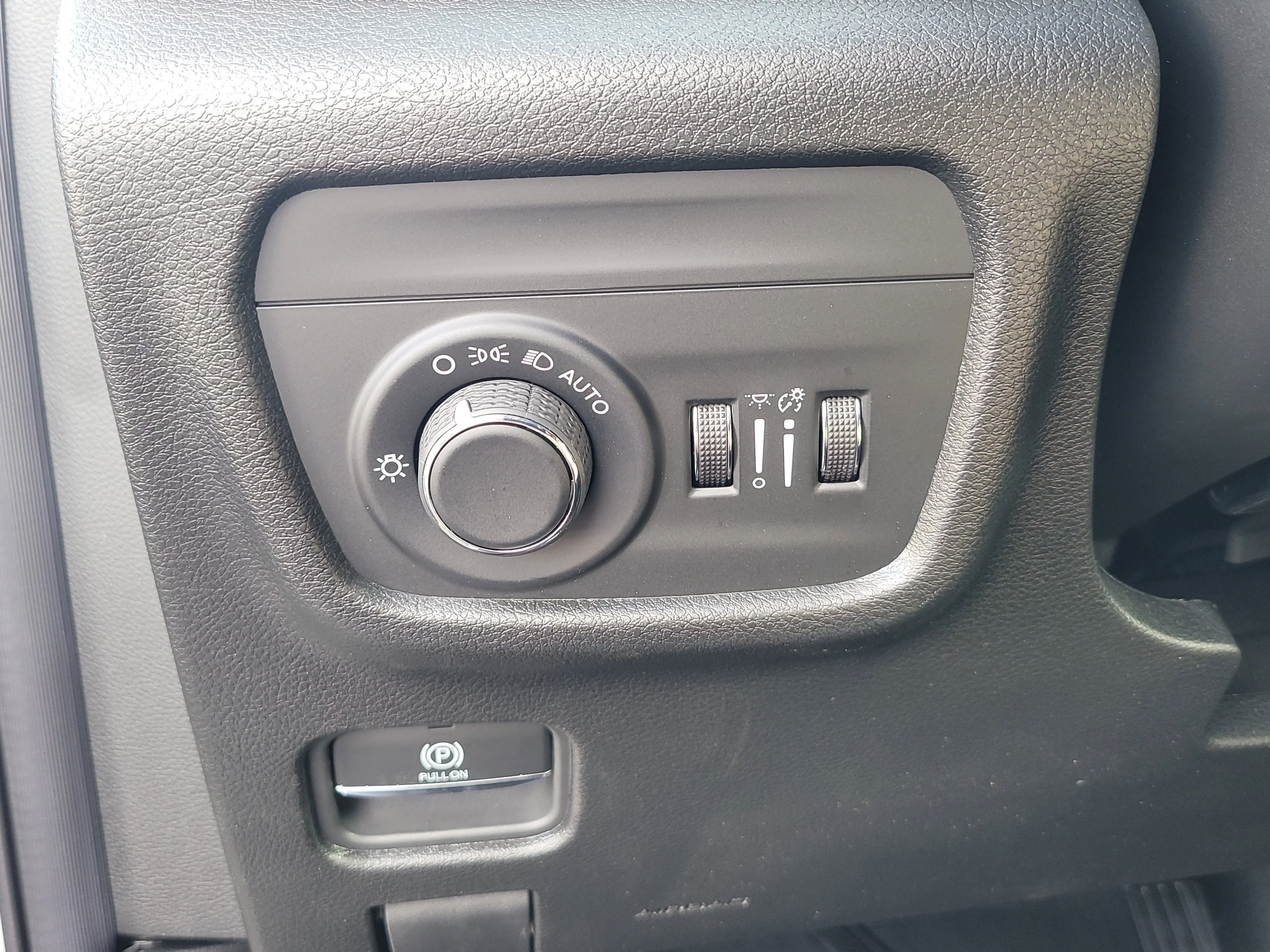 New 2026 Silver Zynith Jeep Laredo Altitude image 22