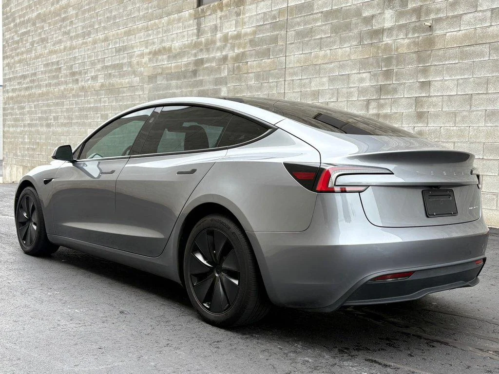 Used 2025 Quicksilver Tesla Long Range All-Wheel Drive image 9