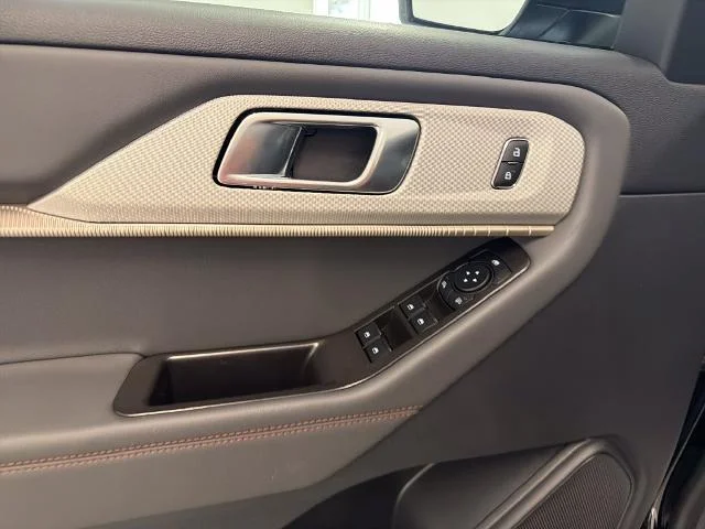 New 2027 Agate Black Metallic Ford Active image 35