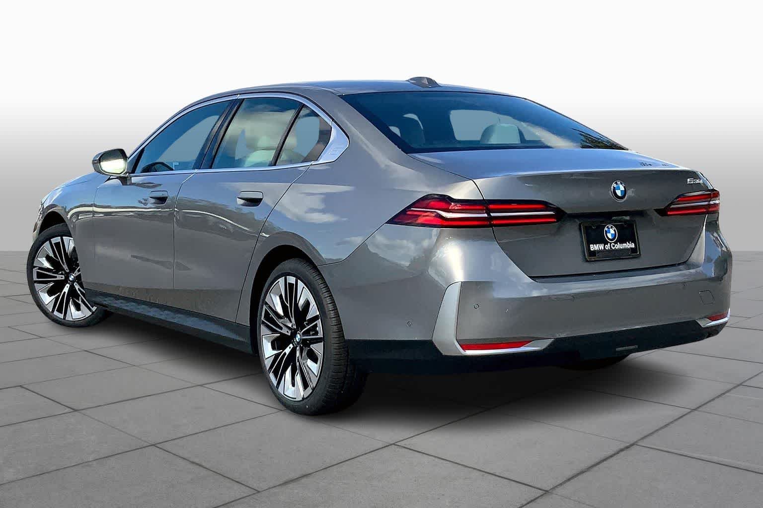 Used 2026 Oxide Grey Metallic BMW 530i image 12