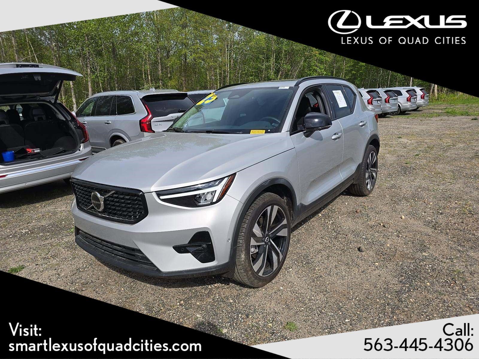 2025 Volvo XC40 B5 Plus Dark AWD's photo