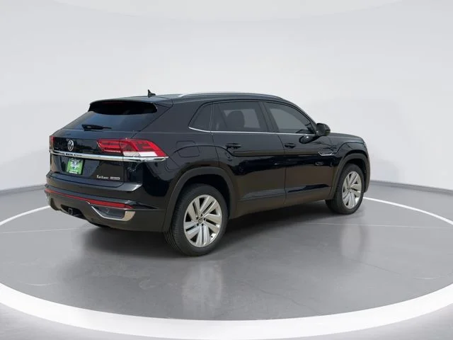 Used 2021 Black Volkswagen 3.6L V6 SE w/Technology image 9