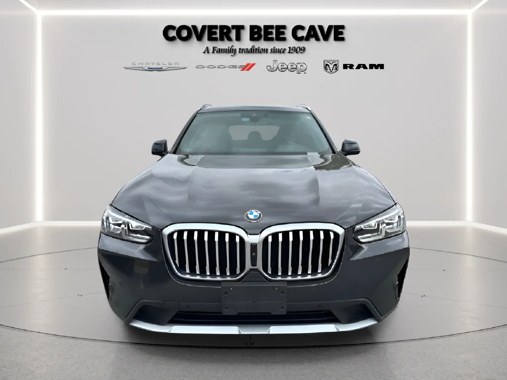 Used 2024 Gray BMW sDrive30i image 3