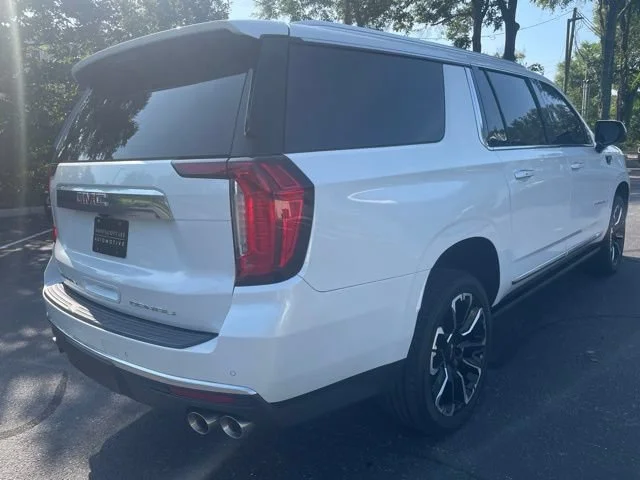 Used 2022 White Frost Tricoat GMC Denali image 5