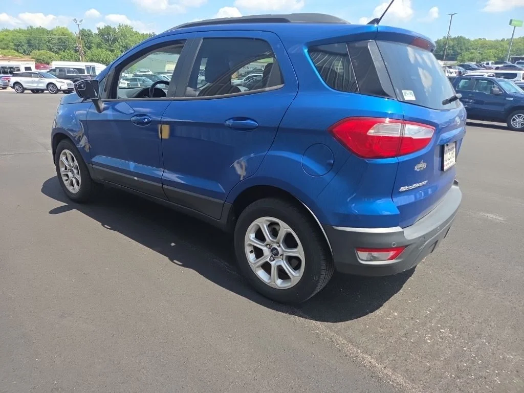 Used 2018 Blue Ford SE image 11