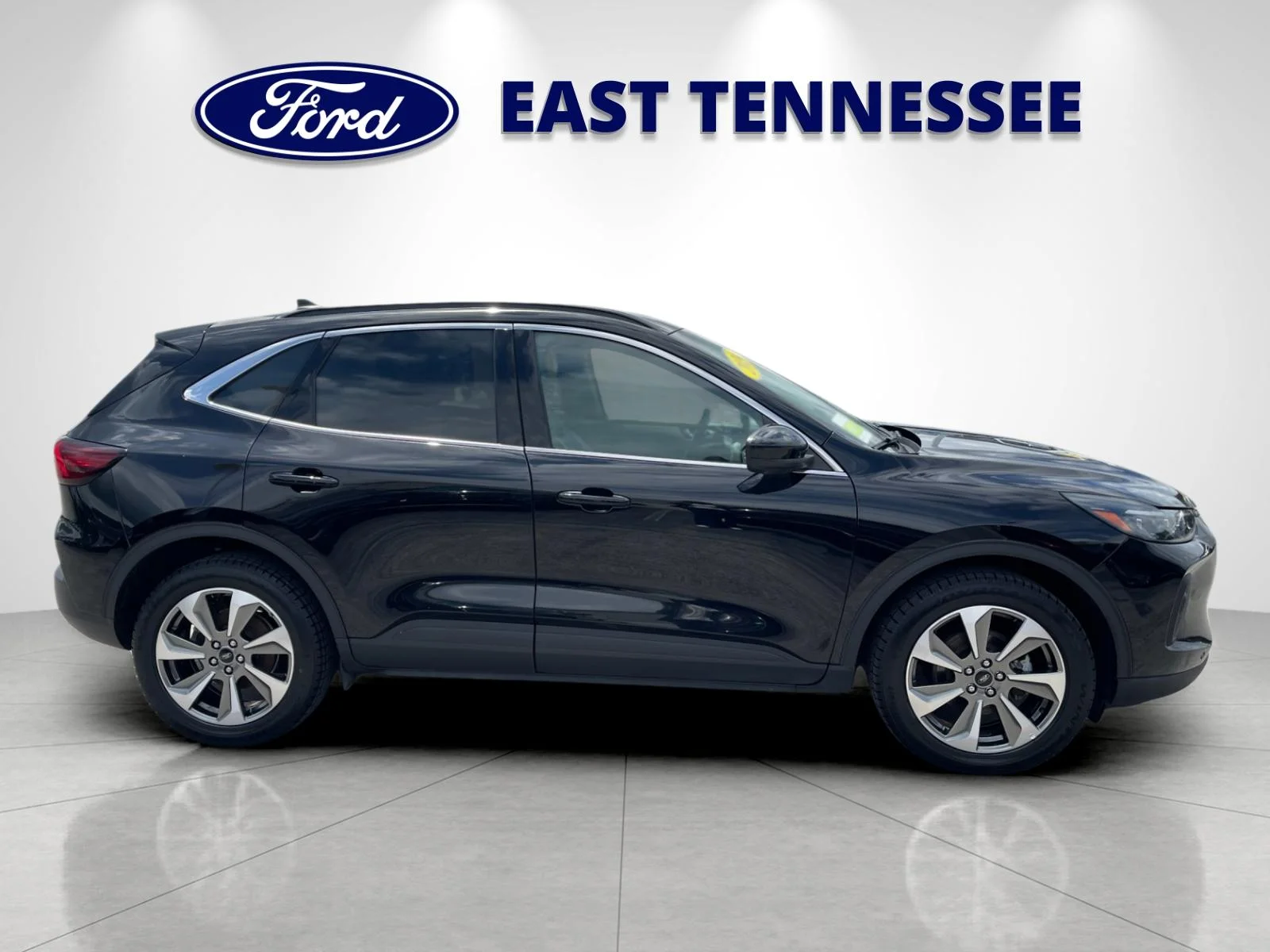 Used 2024  Ford Platinum image 2