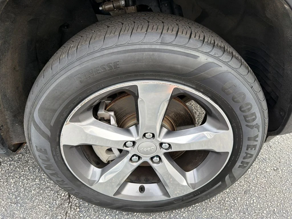 Used 2022 Gray Jeep Limited image 12