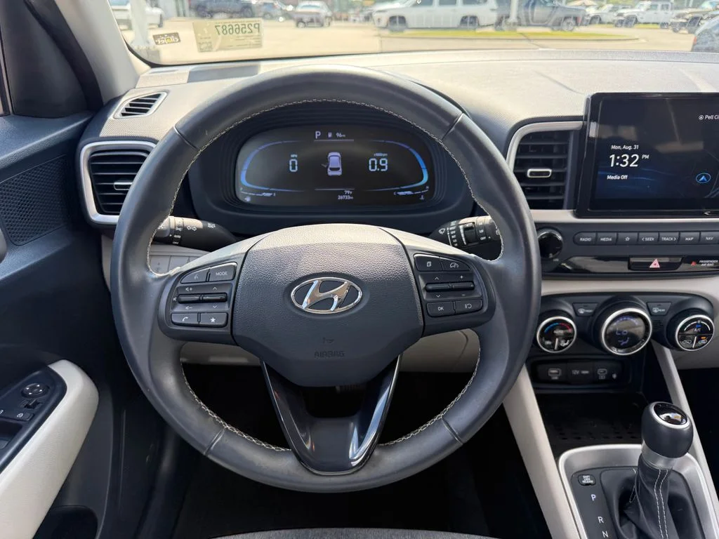 Used 2023 White Hyundai Limited image 9