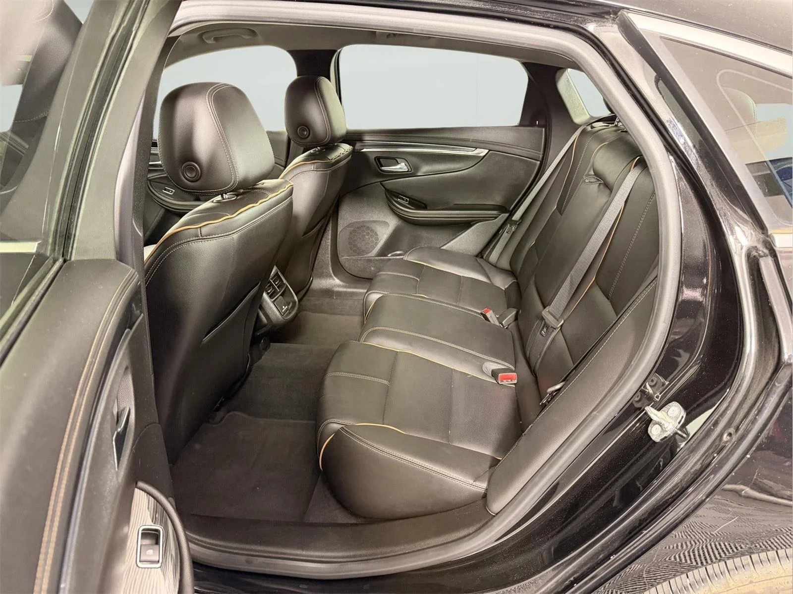 Used 2018 MOSAIC BLACK METALLIC Chevrolet Premier image 15