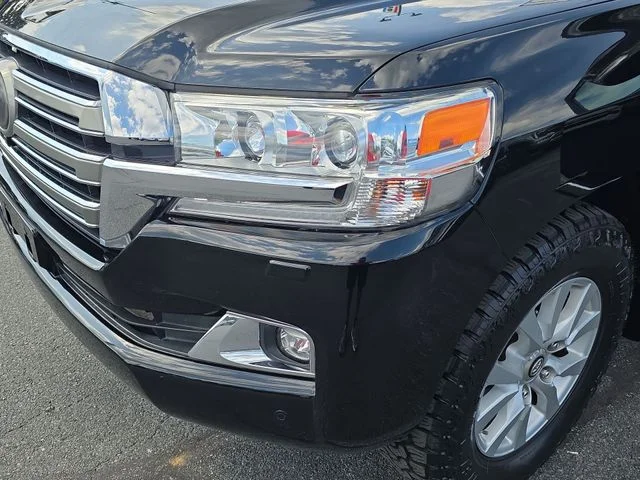 Used 2017  Toyota Base image 33