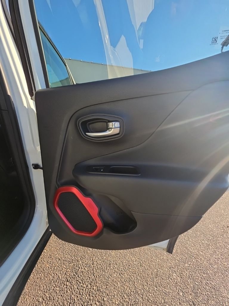 Used 2018 White Jeep Trailhawk image 20