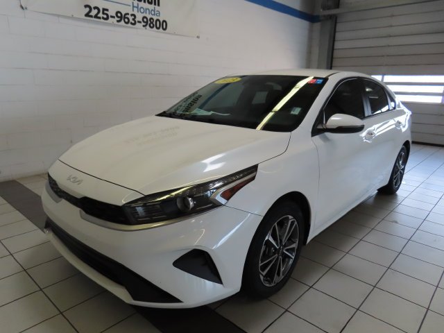 Used 2023 Snow White Pearl Kia LXS image 2