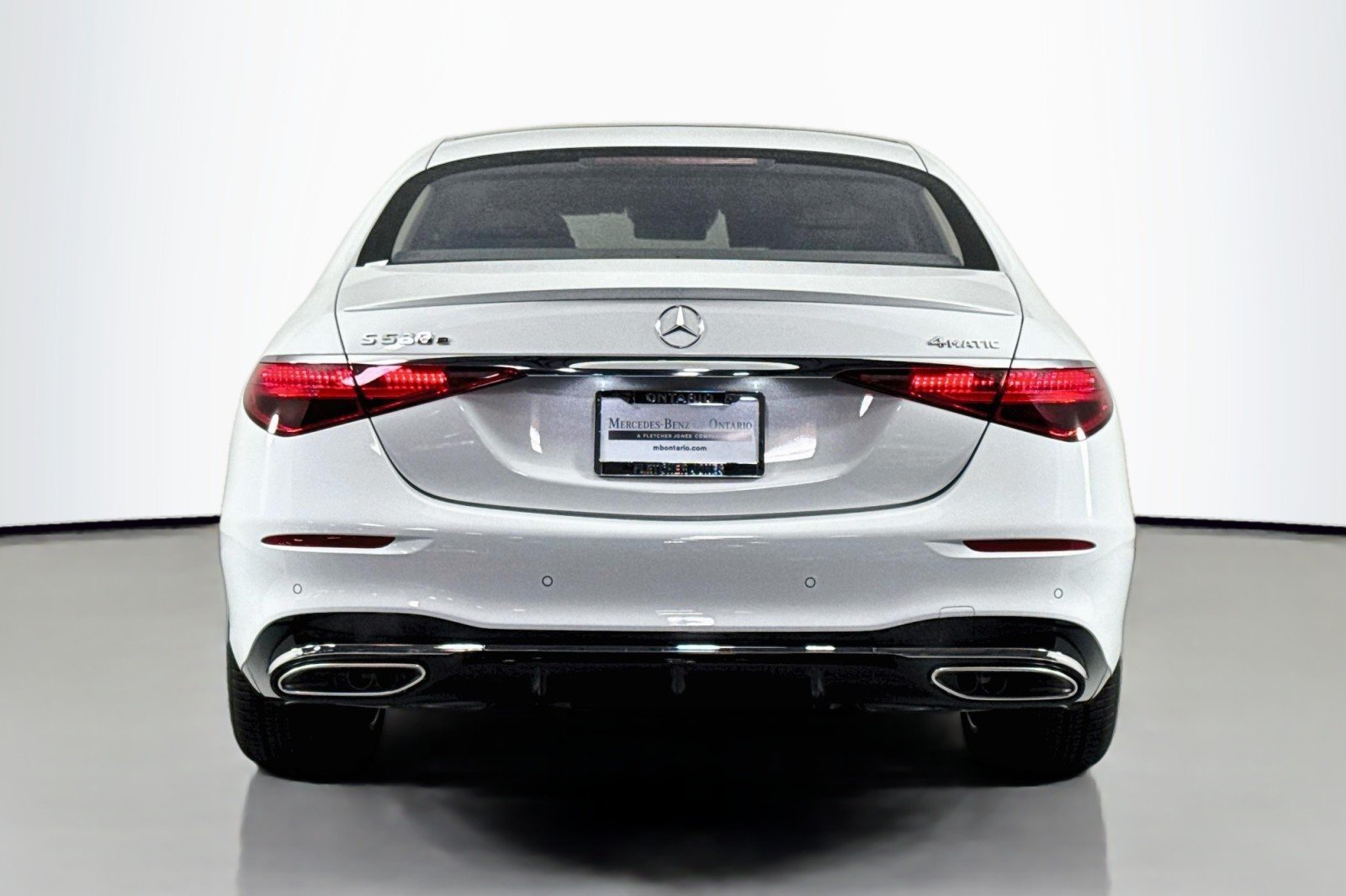 New 2026 MANUFAKTUR Moonlight White Metal Mercedes-Benz S 580e 4MATIC® Sedan image 3