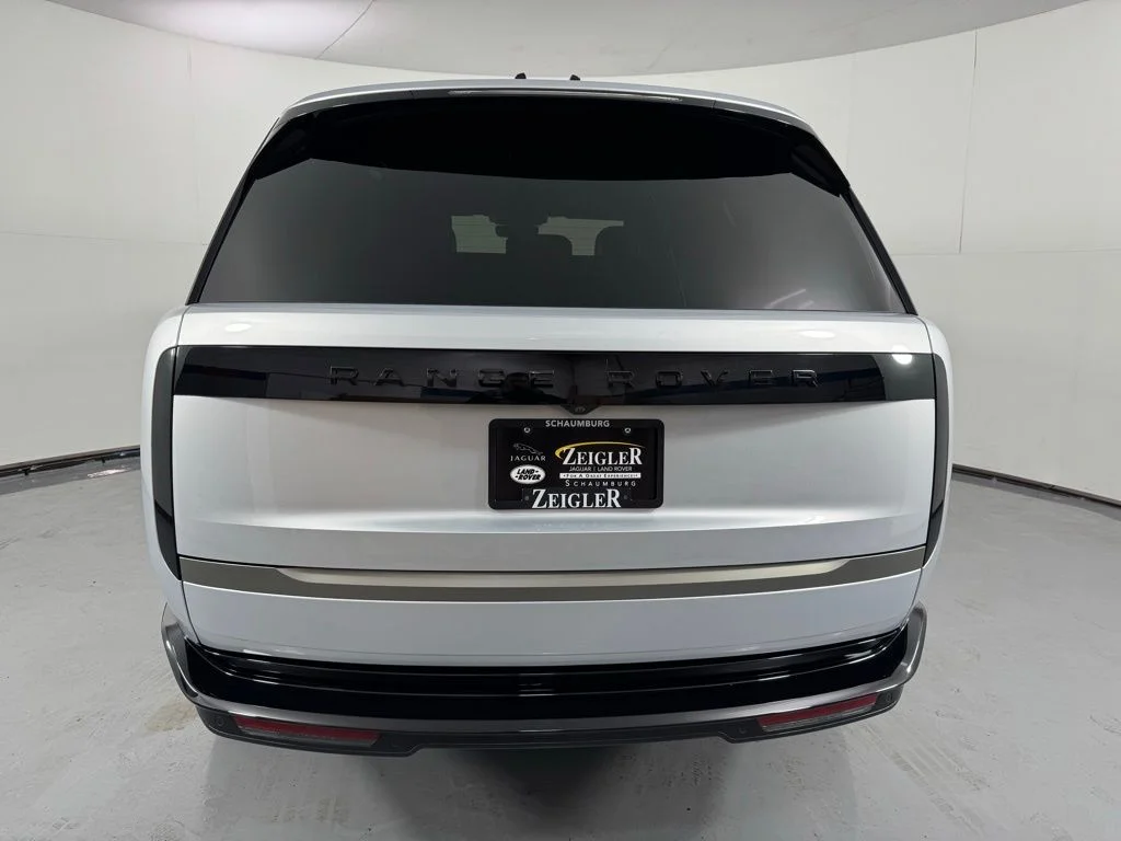 Used 2025 Hakuba Silver Metallic Land Rover SE image 7