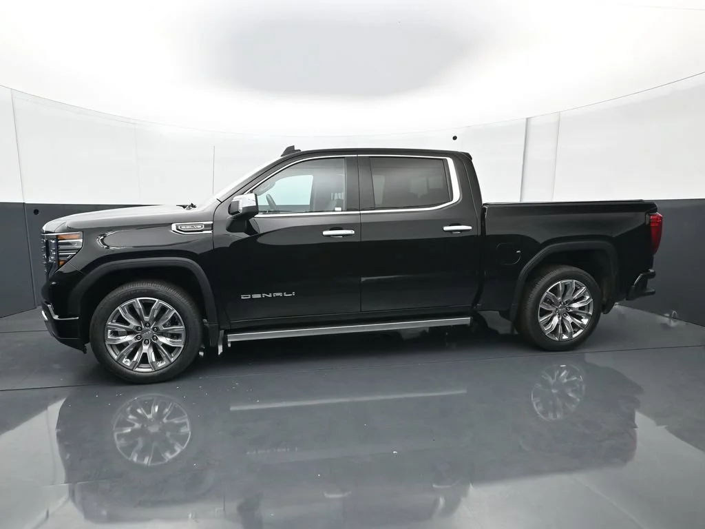 Used 2024 Onyx Black GMC Denali image 3