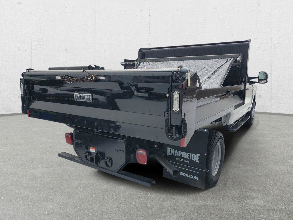 New 2025 Oxford White Ford F-350® XL image 3