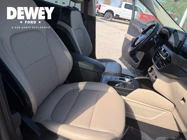 Used 2020 Magnetic Ford Titanium image 37