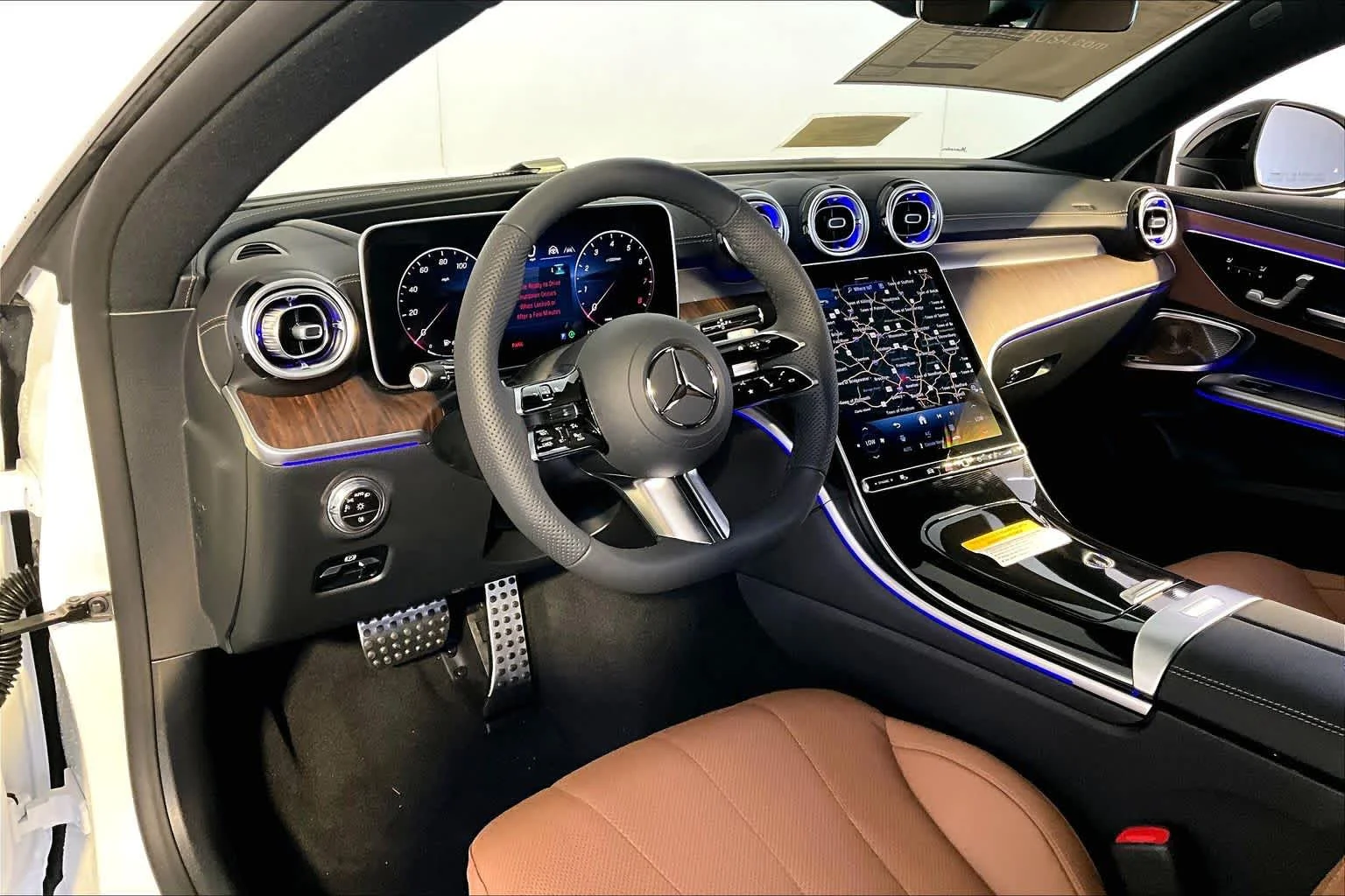 New 2026 MANUFAKTUR Moonlight White Metallic Mercedes-Benz CLE 450 image 9