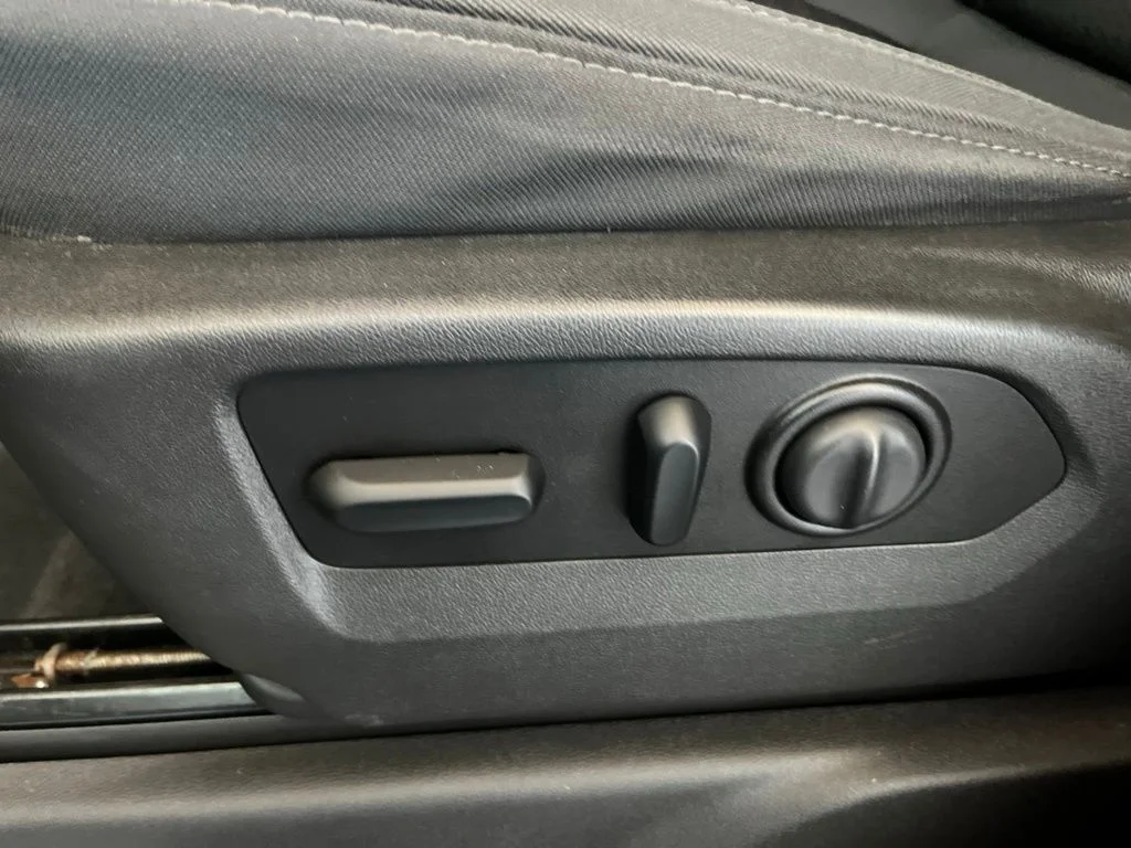 Used 2020 Blue Metallic Chevrolet LT image 19