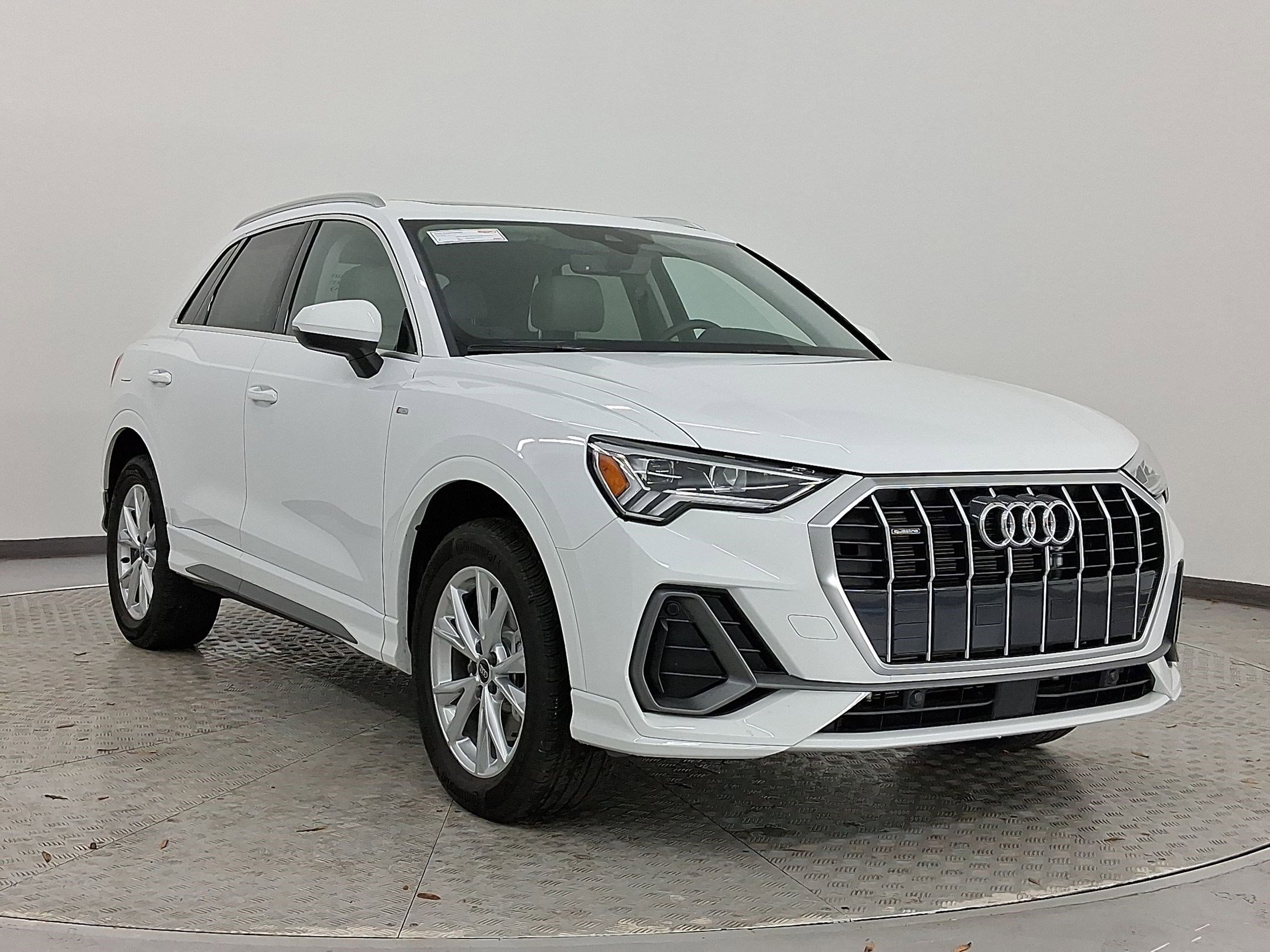 2025 Audi Q3 S line Premium photo 2
