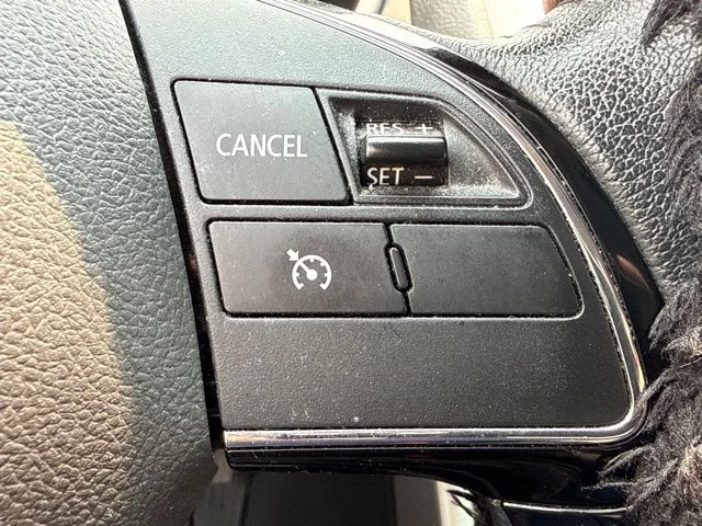 Used 2018 Tarmac Black Metallic Mitsubishi SE image 11
