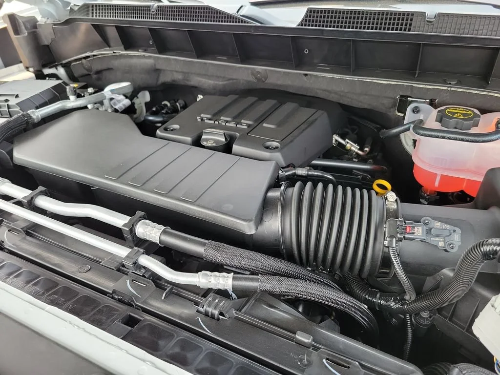 New 2026 Summit White Chevrolet LT (2FL) image 29