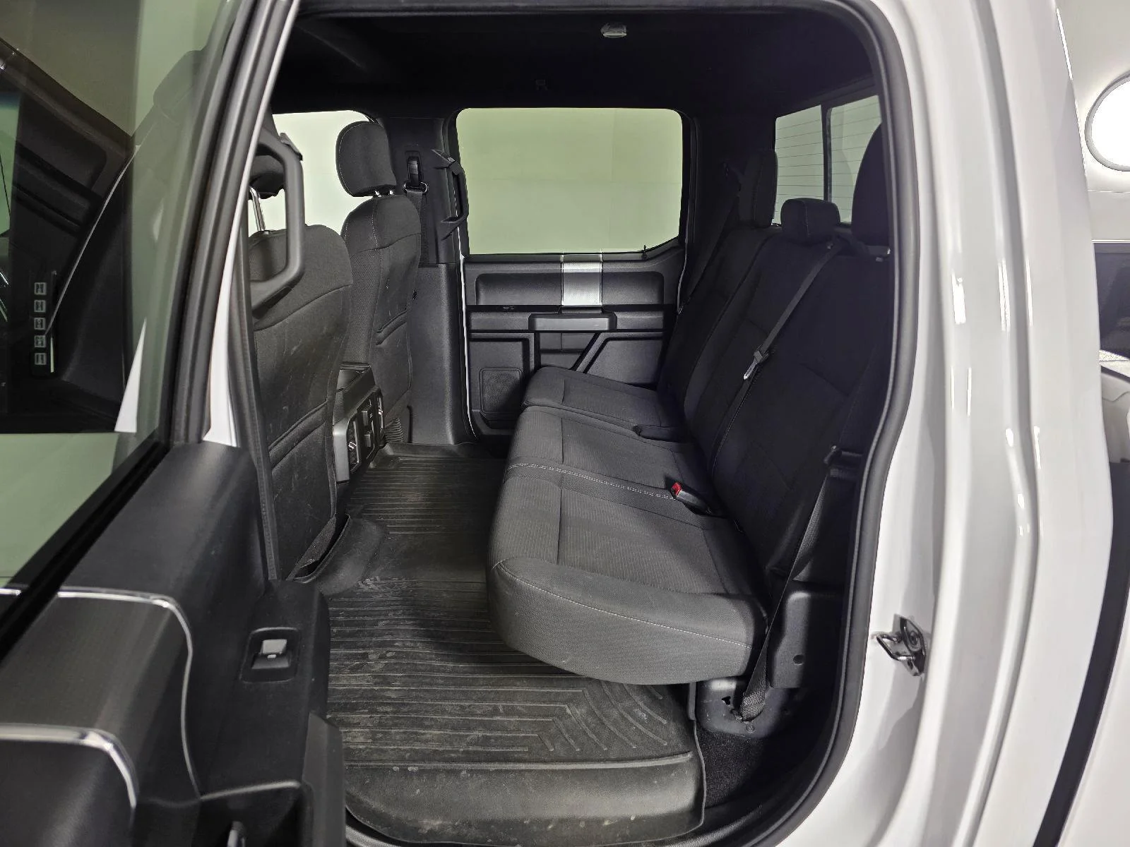 Used 2016 Oxford White Ford XLT image 16