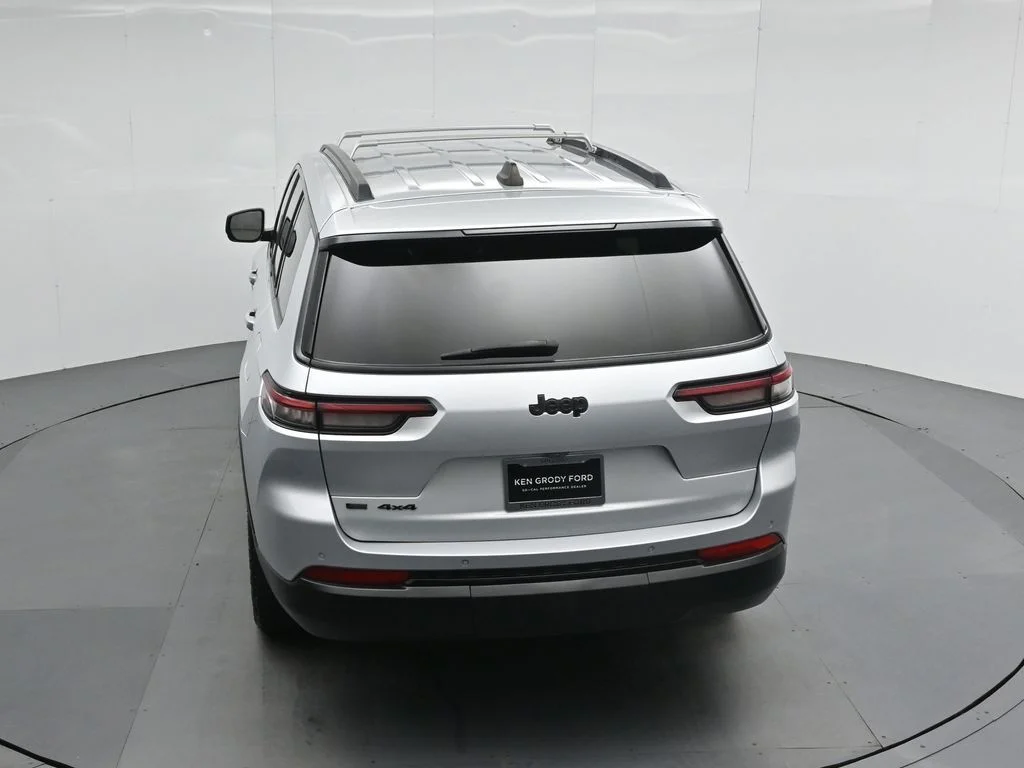 Certified Used 2021 Silver Jeep Altitude image 39