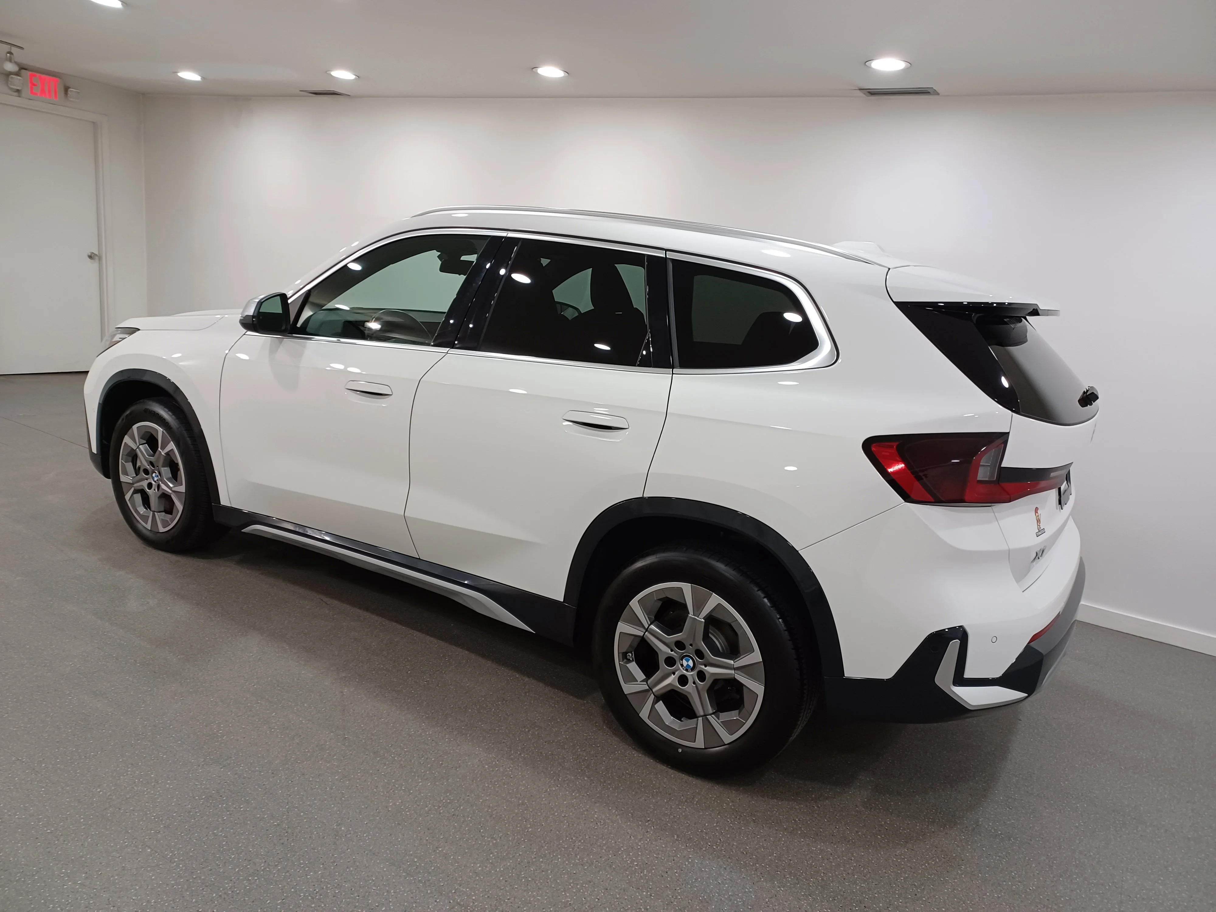 Certified Used 2023 Mineral White Metallic BMW xDrive28i*Nav | Htd Steering Wheel | Pano Roof | Htd Leather | Lane Keep Assist | Rain Sense Wipers image 7