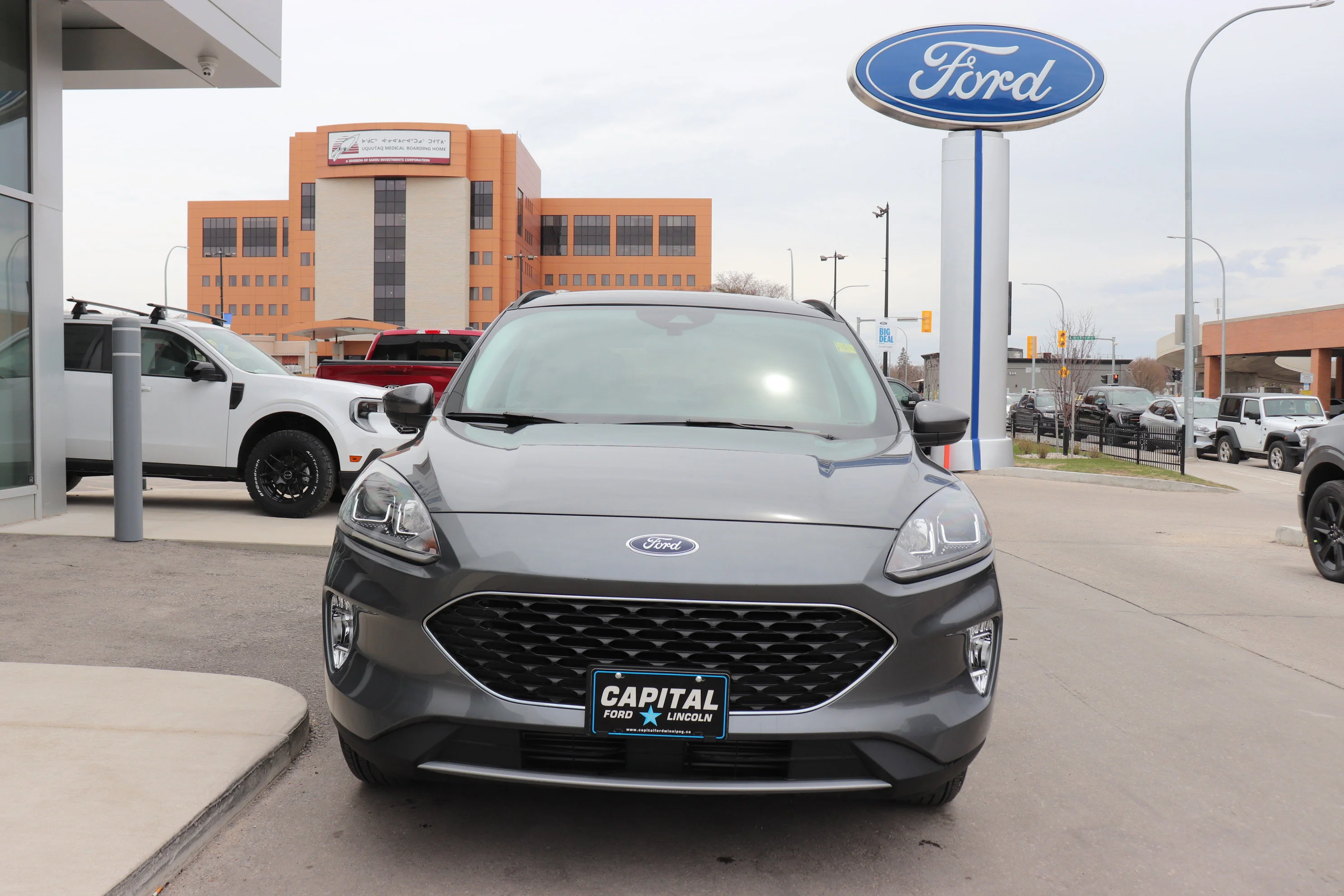 Used 2022 Gray Ford SEL AWD image 2