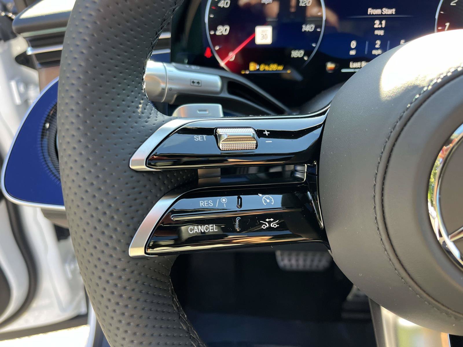 New 2027 MANUFAKTUR Moonlight White Metallic Mercedes-Benz S 580 4MATIC® Sedan image 21